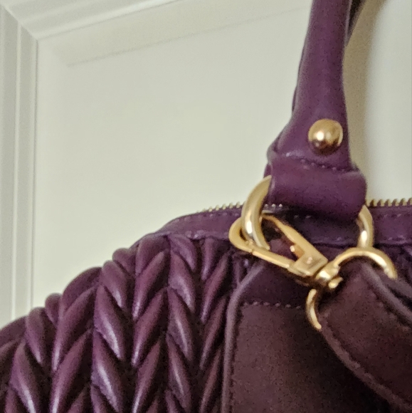 New ! Medium-sized purple handbag adorned with white pearls - Picture 3 of 10